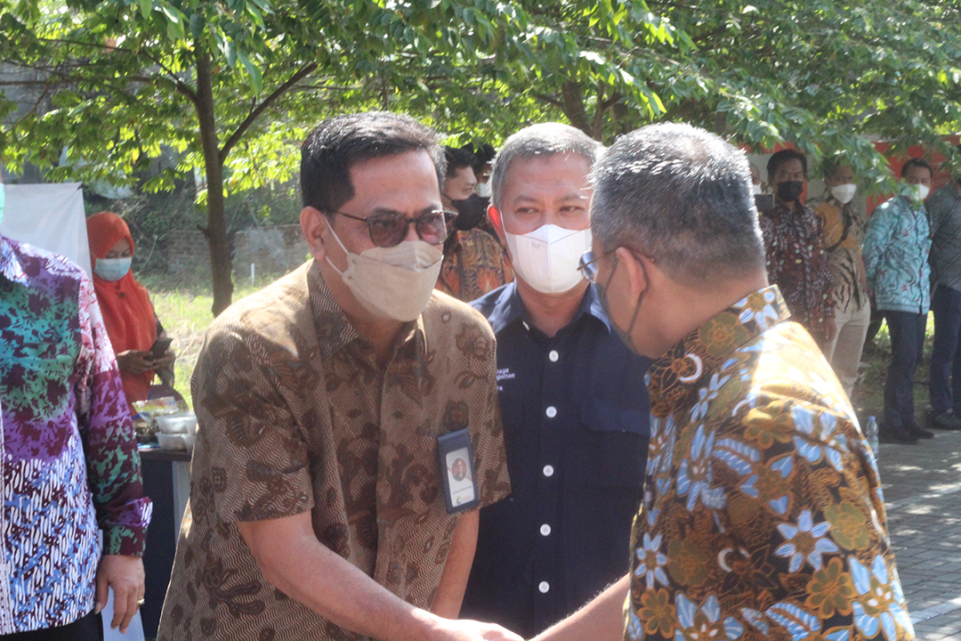 Direktur Utama PT Jogjasolo Marga Makmur di dampingi Direktur Utama LMAN menerima langsung kedatangan Wakil Menteri Keuangan Republik Indonesia di lokasi pembayaran UGK untuk ruas tol Solo-Yogjakarta-YIA Kulon Progo